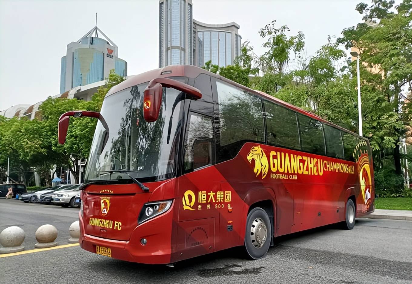 包含李提供助攻,广州恒大轻松战胜对手的词条 包含李提供助攻,广州恒大轻松战胜对手的词条