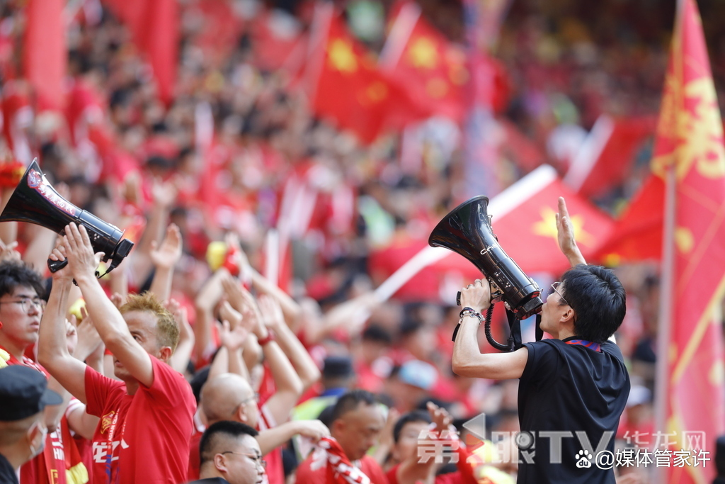 亚洲球队在国际赛场上燃情拼搏！(亚冬会冰球比赛视频)